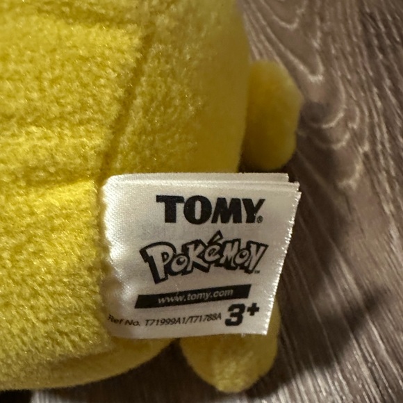 Pikachu 2013 Small Pokémon Plush - Picture 5 of 6